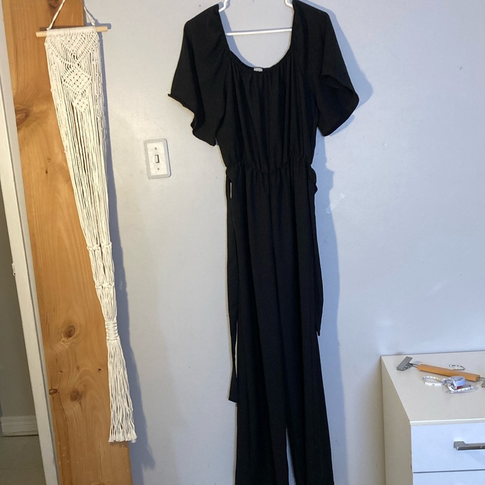Black Jumpsuit •Size M• Cool airy •elegant short sleeves